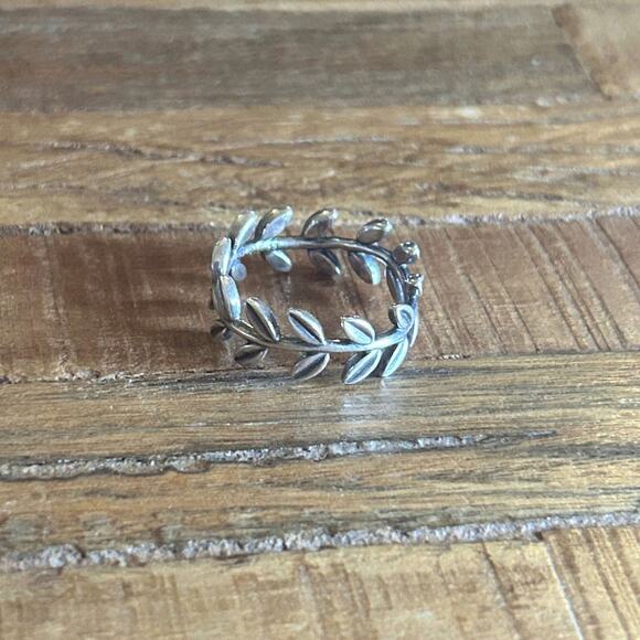 Vintage Sterling Silver Leaf Wreath Band Ring Size 8 - Picture 1 of 3